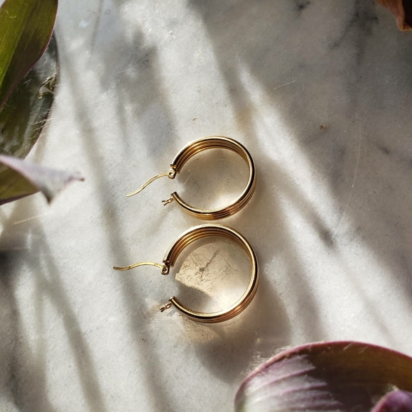 14k Solid Gold Vintage 1980s Hoop Earrings - Picture 4 of 4